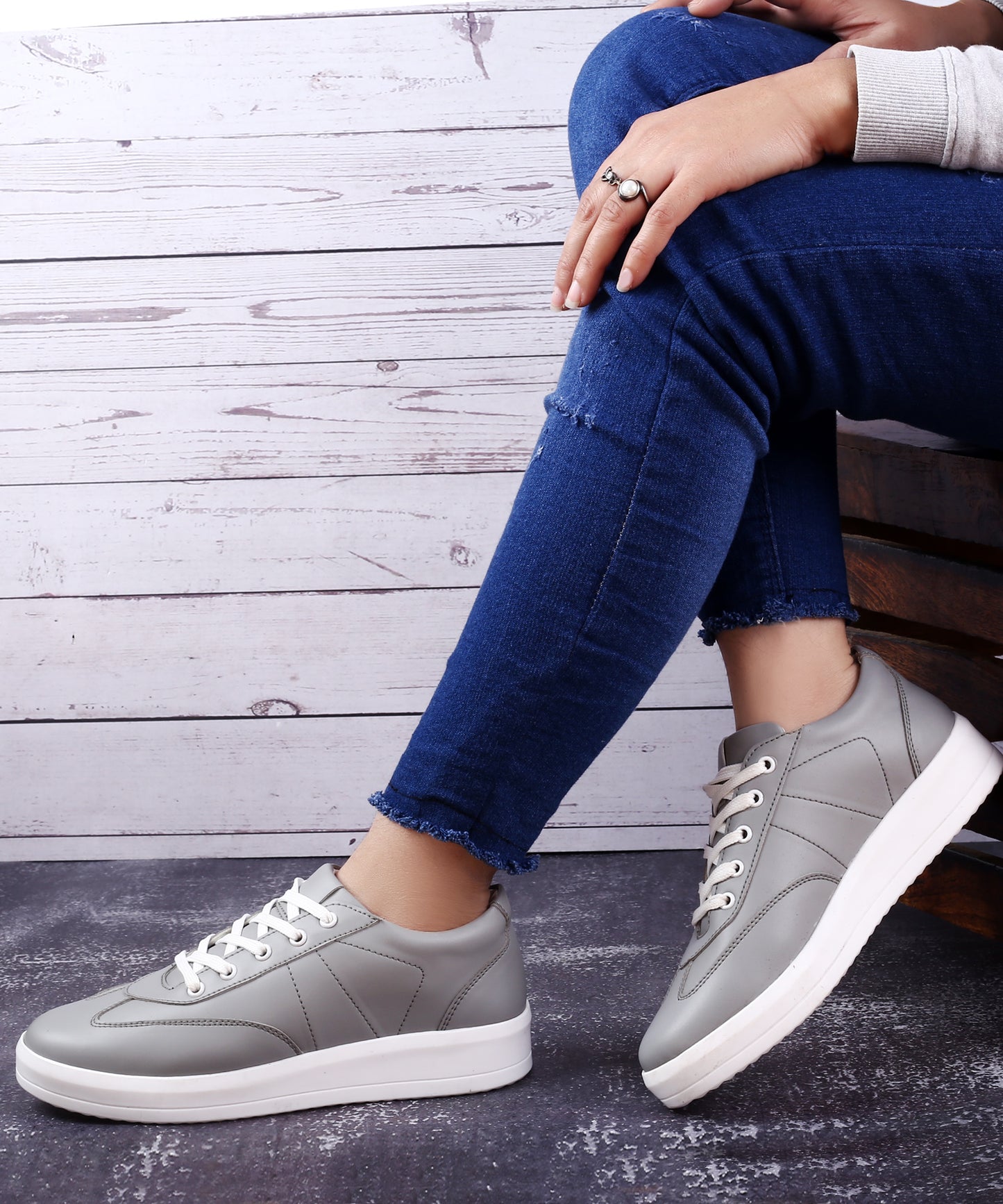 New Stylish Women's Casual Sneaker Lace-up Shoes