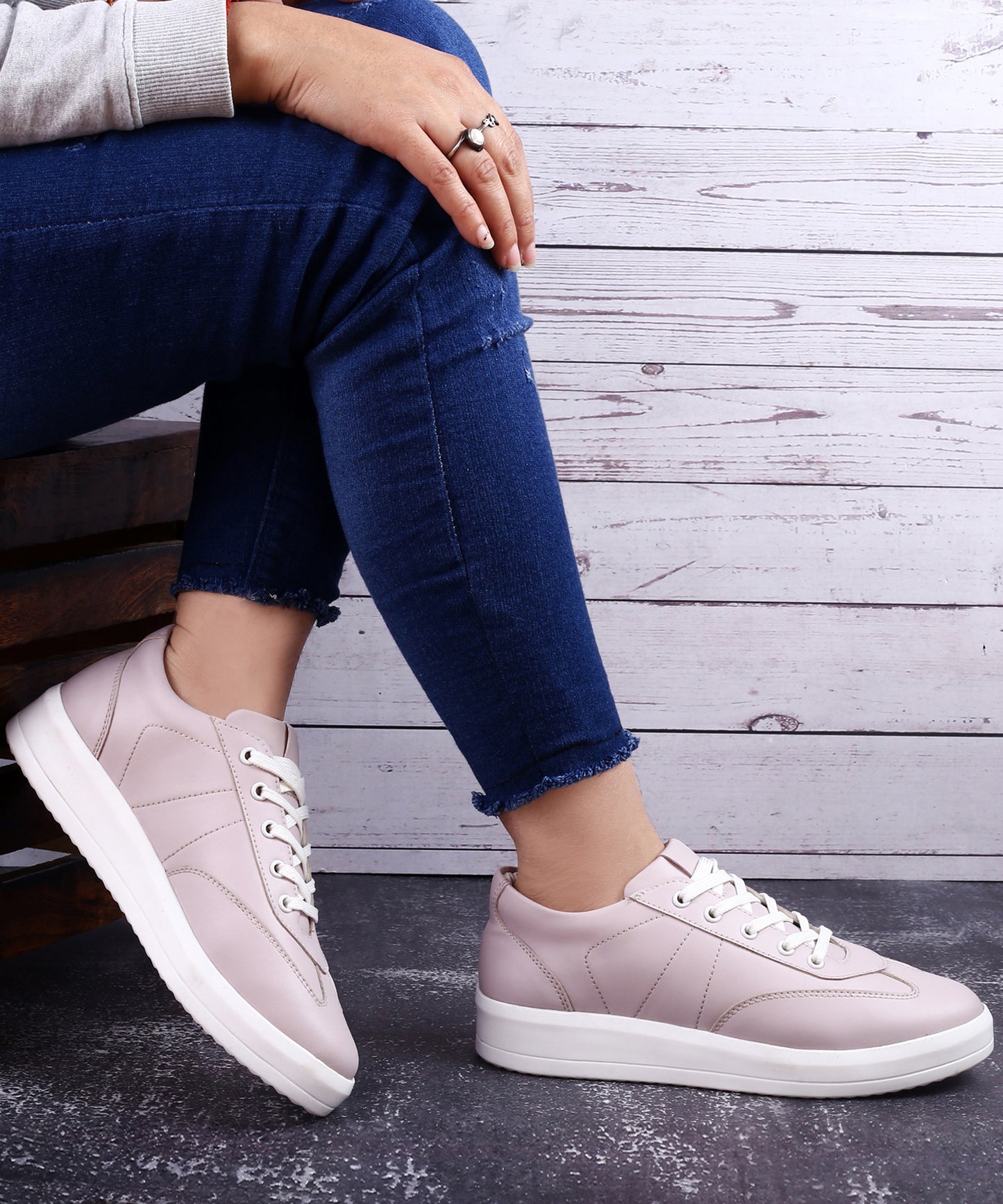 New Stylish Women's Casual Sneaker Lace-up Shoes