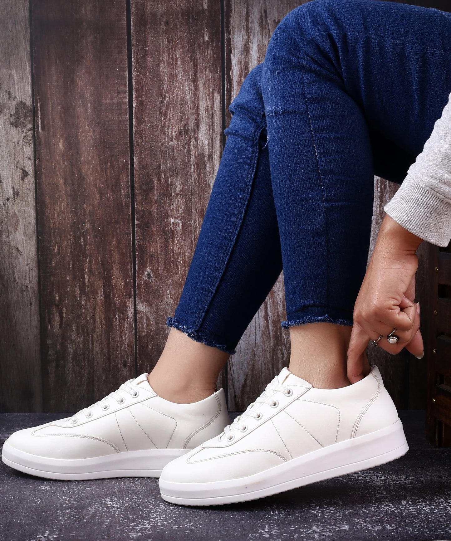 New Stylish Women's Casual Sneaker Lace-up Shoes